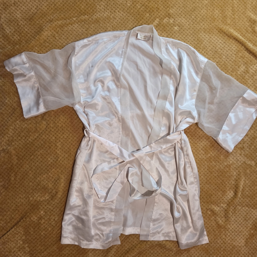 Vintage Victoria’s Secret White Robe (Gold Label)